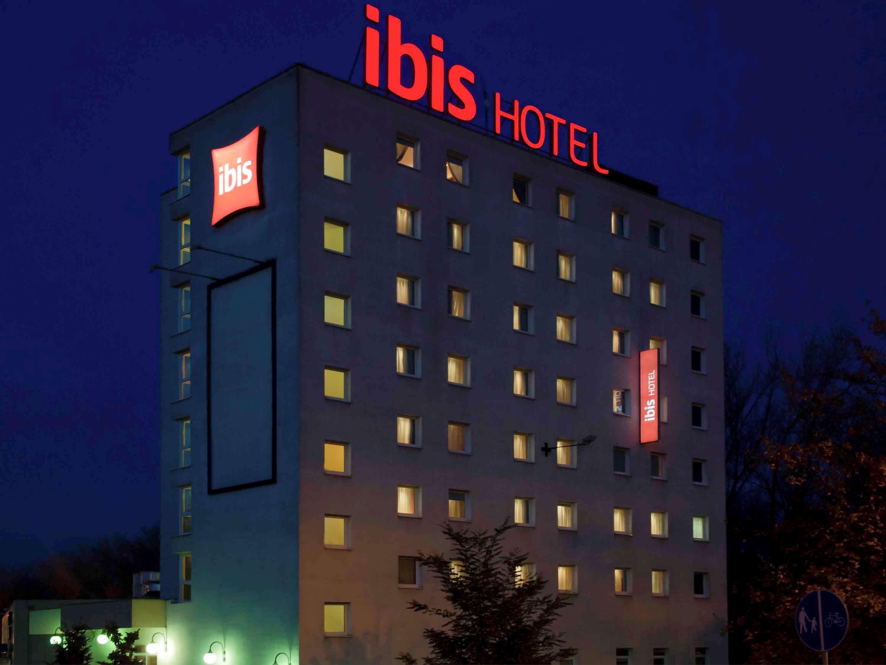 Hotel Ibis Warszawa Ostrobramska Esterno foto