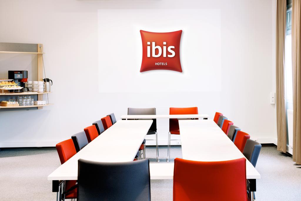 Hotel Ibis Warszawa Ostrobramska Esterno foto